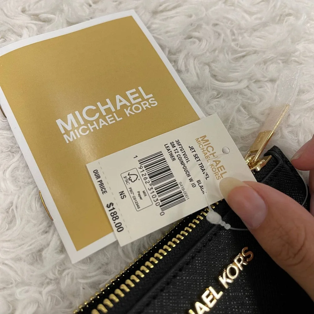 $188 Retail Brand new Michael Kors coin pouch with ID leather. - Picture 5 of 5